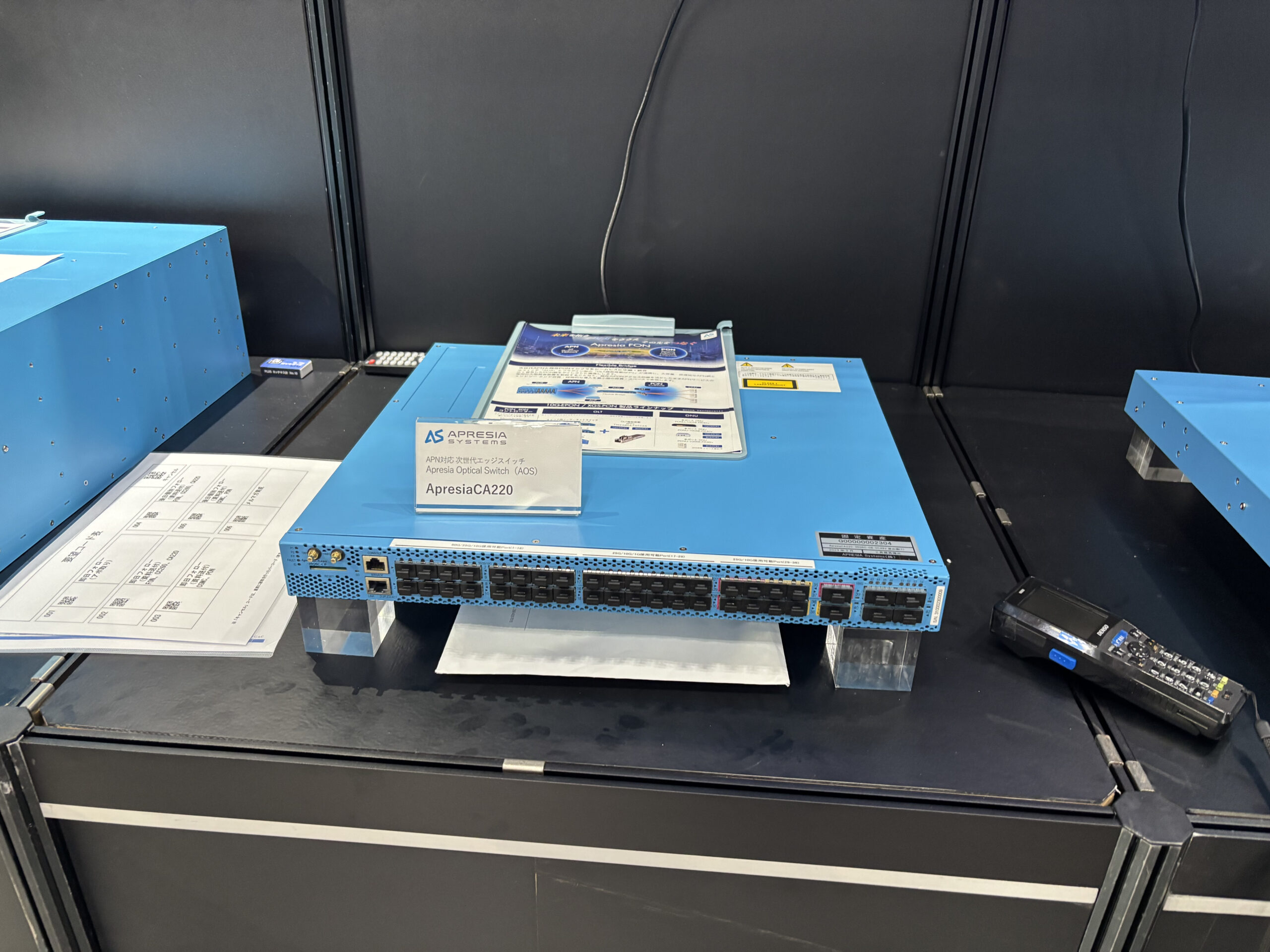 APRESIA SystemsのApresiaCA220。多数の光ポートを備えるネットワーク機器